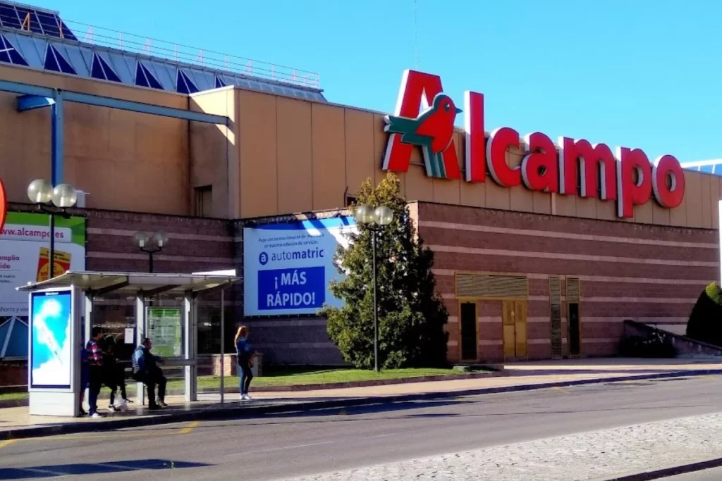 Alcampo del Centro Comercial La Vega reducirá su plantilla en un 65% 2 comercio alcampo
