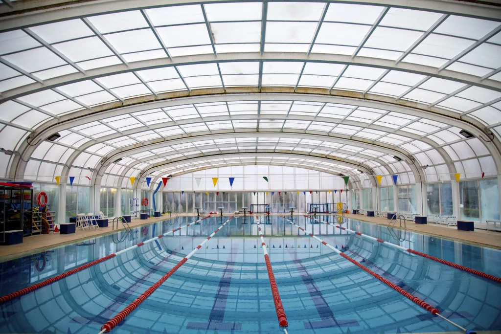 Paqui Molinero: «La base del éxito del colegio Brains La Moraleja es la felicidad de los niños» 2 PISCINA 1