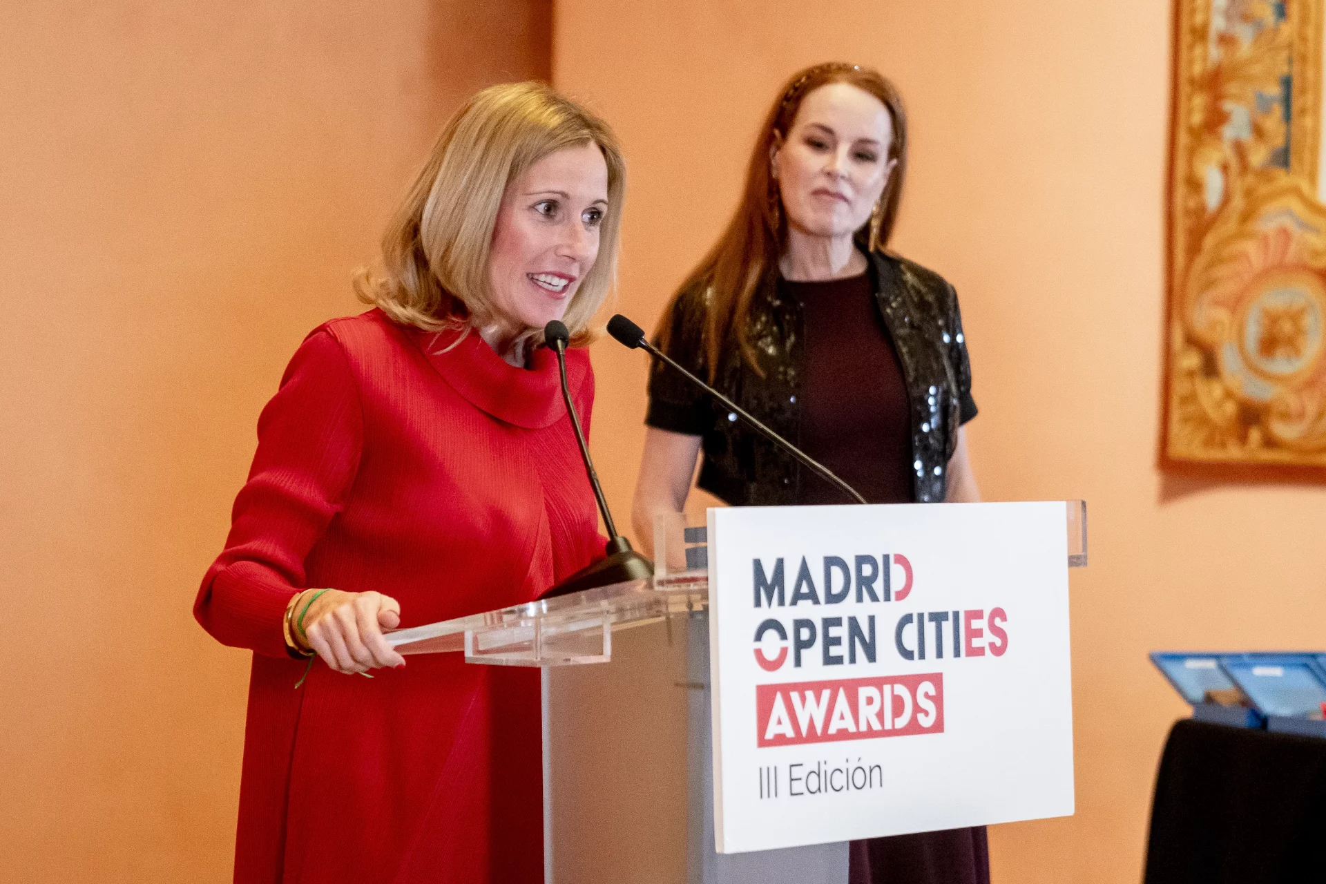 La alcaldesa de Alcobendas, Rocío García Alcántara, posa en el photocall durante la gala de ‘Las Top 100 Mujeres Líderes de España’, en el Teatro Real, a 16 de febrero de 2025. Fuente: Agencias