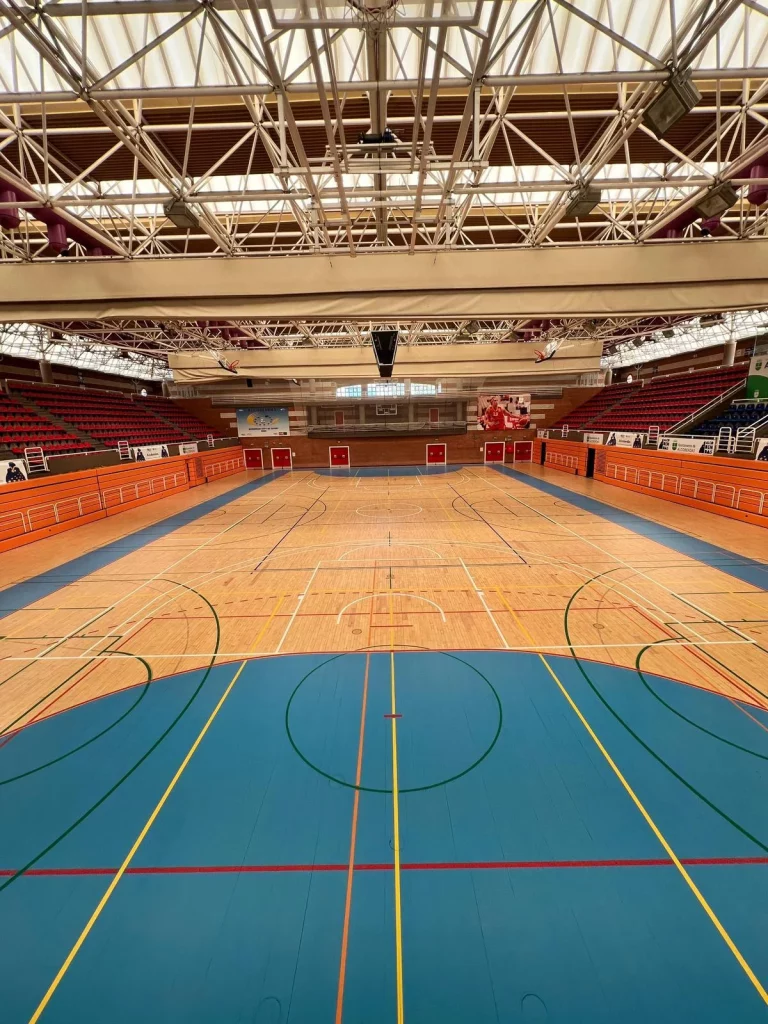 Alcobendas refuerza su candidatura a Ciudad Europea del Deporte 2025 con inversiones millonarias en instalaciones 1 Pista central del Pabellon Amaya Valdemoro renovada