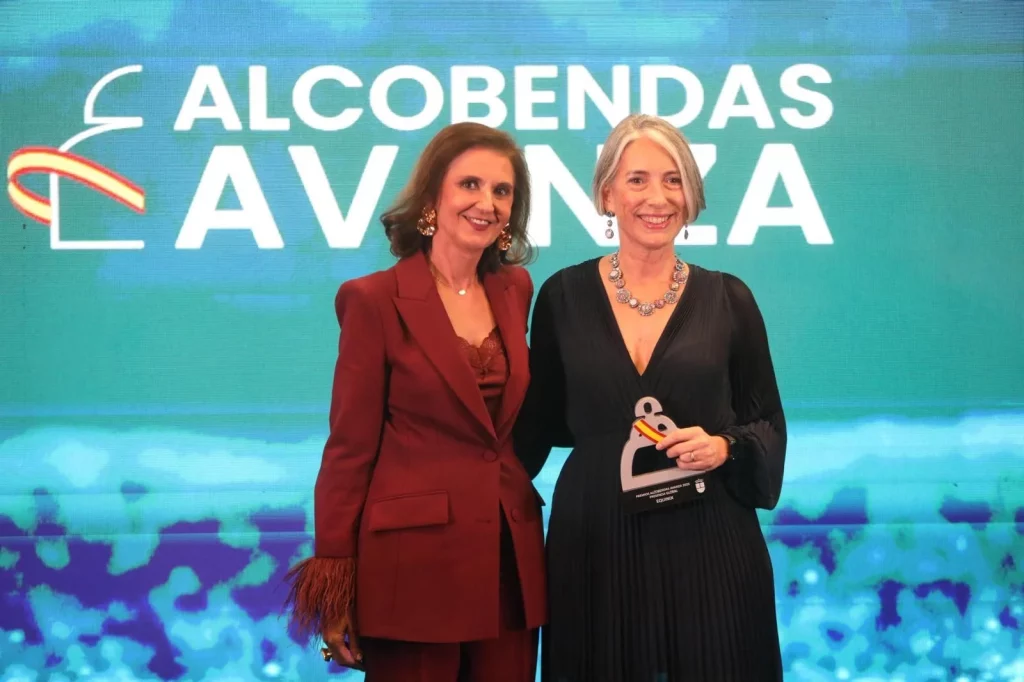 La gala del postureo empresarial de segunda división en Alcobendas le costará aún más cara al ciudadano 1 Mar Rodriguez Fernandez: la discutida Concejal estuvo toda la noche "encantada de conocerse"