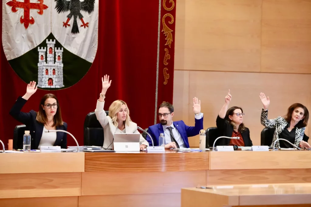 El Ayuntamiento de Alcobendas, en el punto de mira por posible "fraude de ley" y la pérdida de casi 3 millones en una concesión 1 Pleno del Ayuntamiento con la alcaldesa, Rocío Alcántara, a la cabeza (Fuente: Ayuntamiento de Alcobendas)
