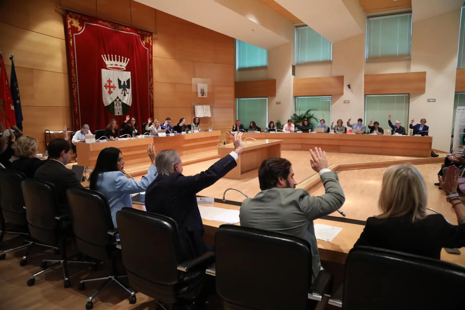 El panorama electoral se ajusta en el "pueblo": El bloque de la izquierda y VOX recortan terreno en el casco urbano de Alcobendas 1 pleno.3