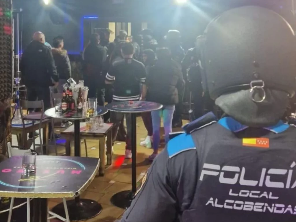 Policía de Alcobendas intensifica la vigilancia del ocio nocturno tras una nueva redada 1 Imagen de la redada del ayuntamiento de Alcobendas e1765908022463