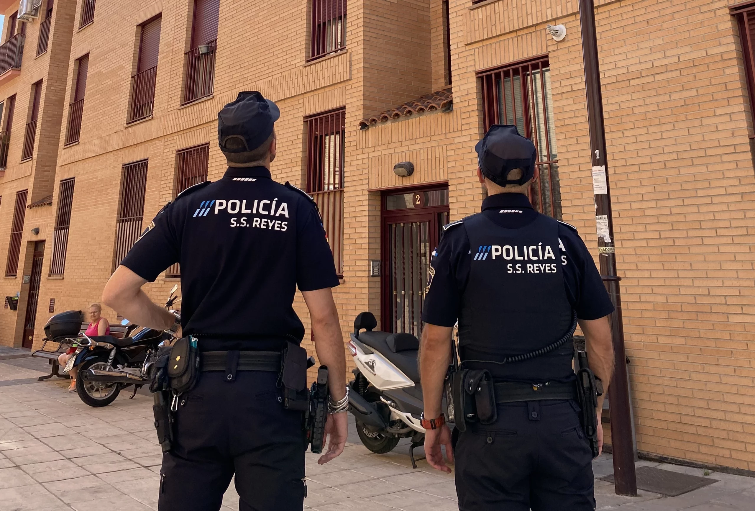 ¿Y si tu hijo se pierde en las fiestas de Sanse? Protección Civil estrena esta pulsera para localizarlo 1 Policía Local de San Sebastián de los Reyes durante una intervención (Fuente: Agencias)