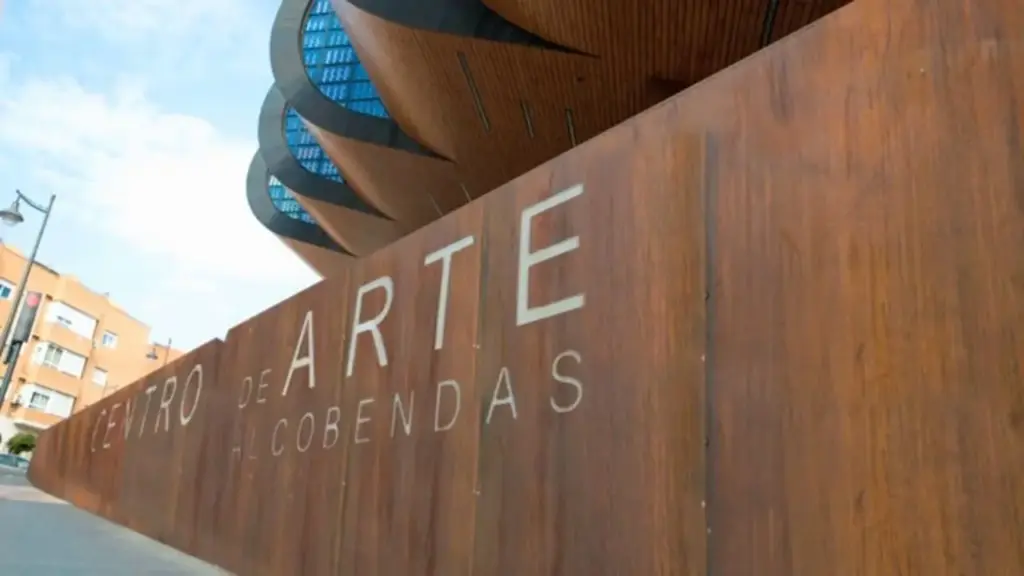 El Centro de Arte Alcobendas como ejemplo de vanguardia sostenible en la Comunidad de Madrid 2 Puerta principal del CAA (Fuente: Ayuntamiento de Alcobendas)