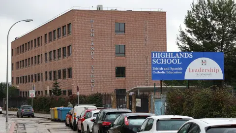 Familias de Highlands El Encinar alzan la voz: piden medidas urgentes ante el riesgo de accidentes en los accesos al colegio 2 El Encinar Colegio Agencias