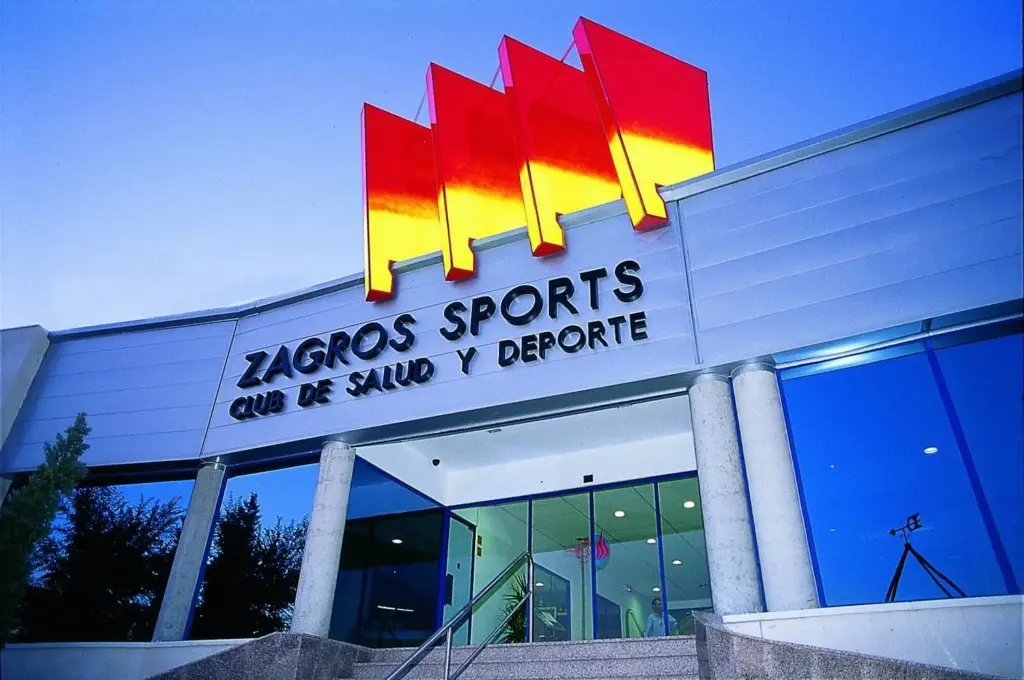 La base económica que el Ayuntamiento ve para la nueva licitación del edificio deportivo de la Avenida Olímpica 1 Local de Zagros (Fuente: Zagros)