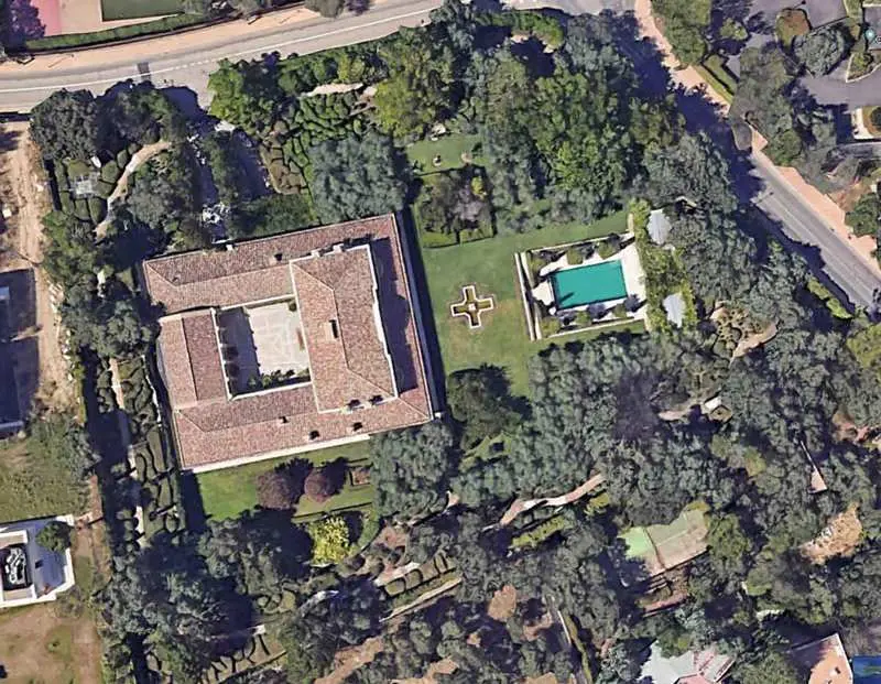 Richard Gere frena los rumores: ni abandona ni vende su mansión de La Moraleja 1 Parcela