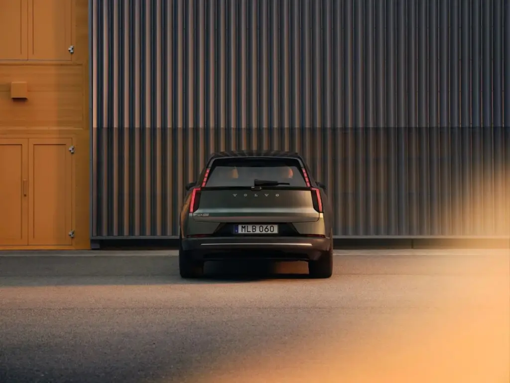Volvo EX60. Vista trasera