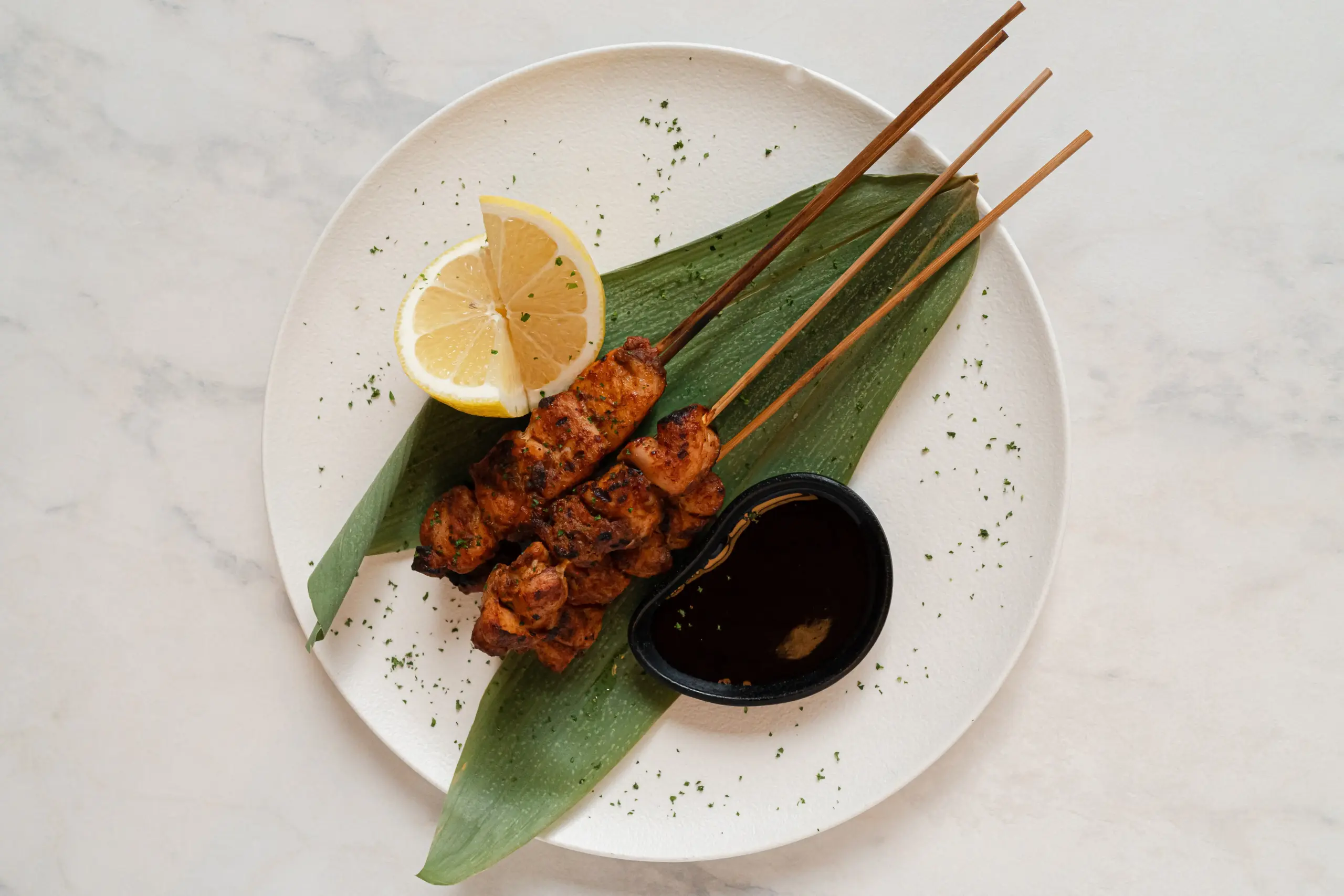 SIX: pasaporte gastronómico VIP en La Moraleja 1 BROCHETAS SIX scaled