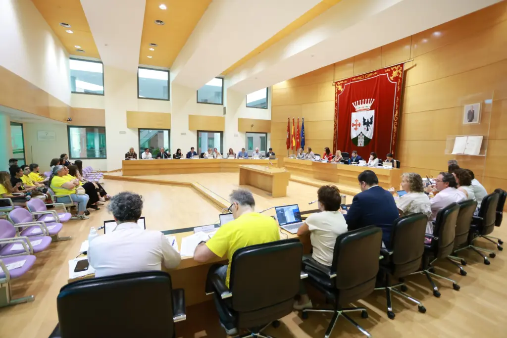 El Ayuntamiento de Alcobendas renombrará el Centro Cívico del Distrito Centro en honor al exalcalde Tomás Páramo 2 pleno.2.jpg