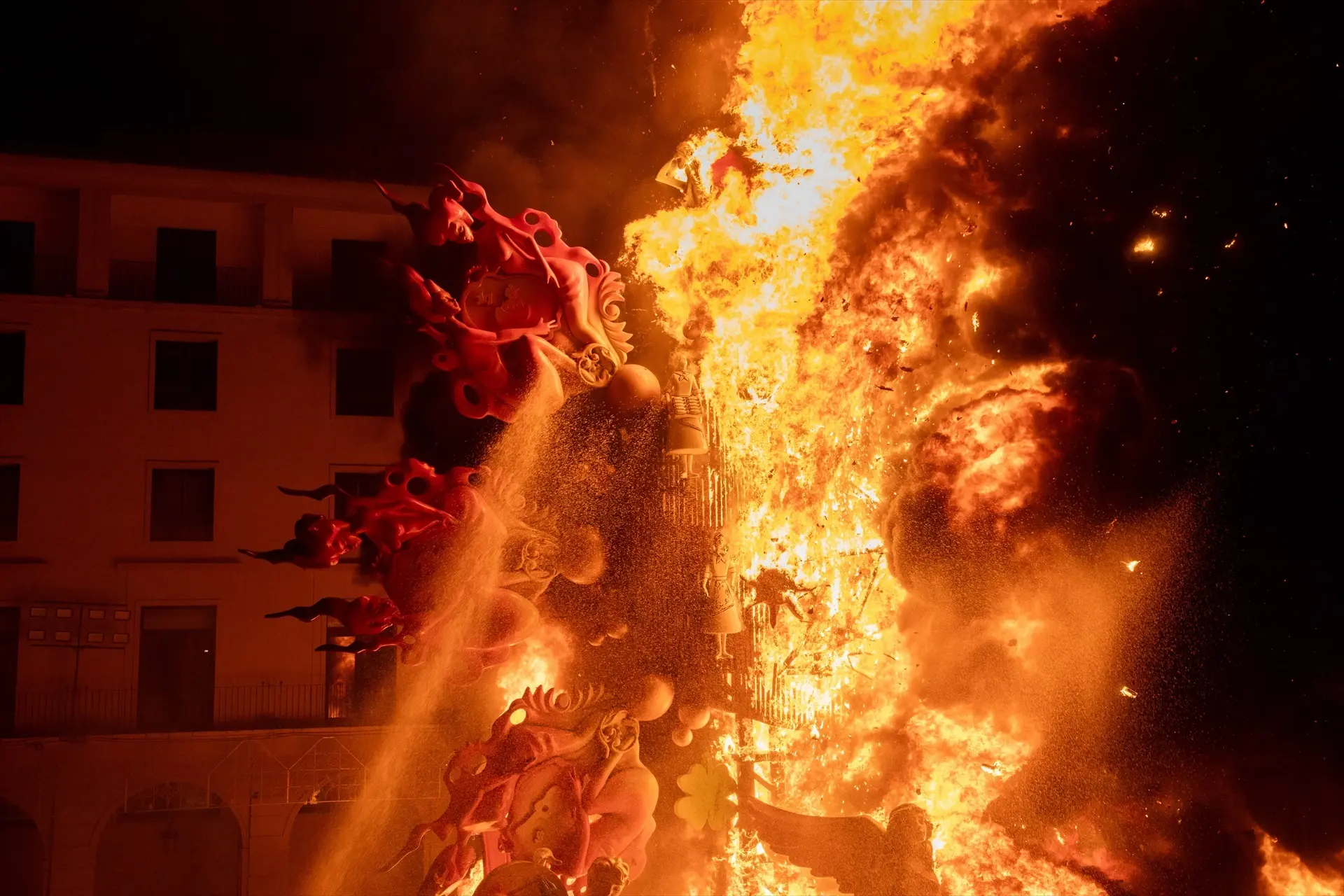Hoguera de San Juan (Fuente: Agencias)