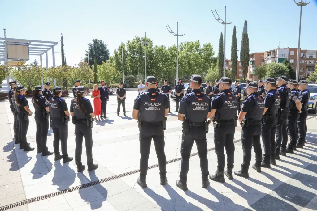 Alcobendas lanza su dispositivo informativo "Vacaciones Seguras" para proteger los hogares durante el verano 2 NUEVOS AGENTES POLICIA LOCAL 2
