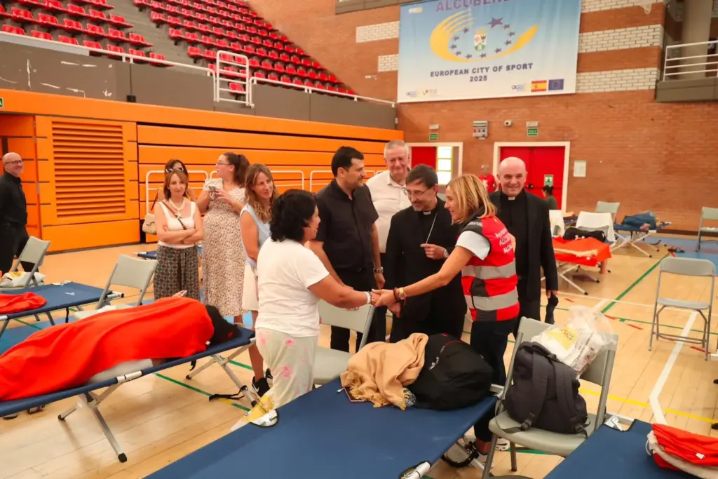 El Polideportivo José Caballero de Alcobendas se transforma en un búnker solidario para salvar a los evacuados del infierno de los incendios 1 alcobendas incendios pabellon