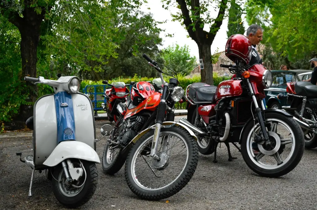 El plan perfecto de sábado: clásicos sobre ruedas, tapeo y pasta italiana en un mismo lugar 2 FOTO 3 NP COCHES CLASICOS