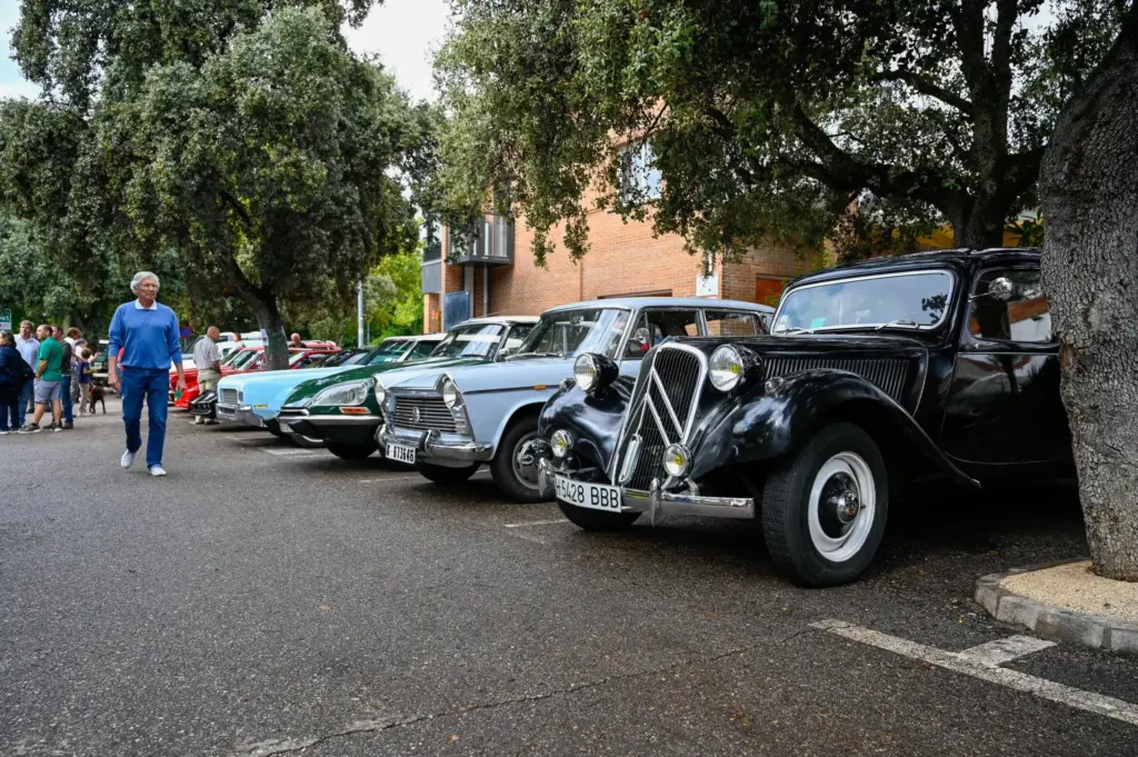 El plan perfecto de sábado: clásicos sobre ruedas, tapeo y pasta italiana en un mismo lugar 3 FOTO 4 NP COCHES CLASICOS