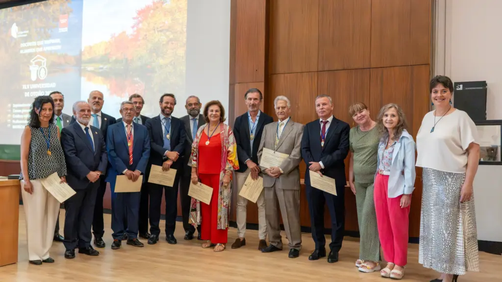 El colegio Brains International Schools, referente educativo de La Moraleja, recibe la Medalla de Honor 2026 2 Foto de familia