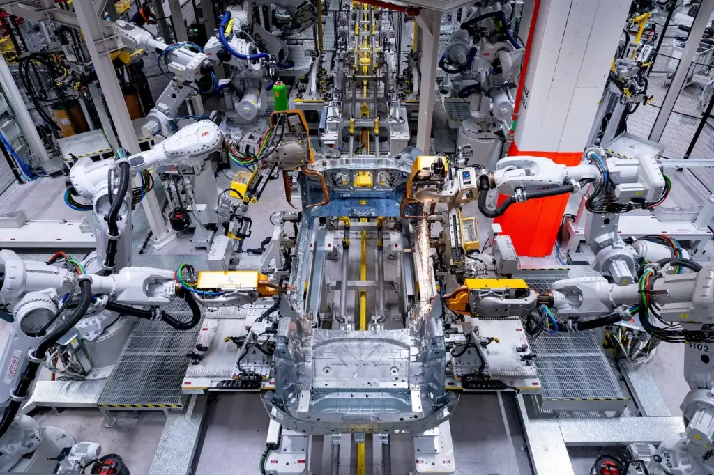 Volvo EX60: el SUV eléctrico que promete cambiarlo todo (y hasta 810 km de un tirón) 3 Volvo EX60. Producción