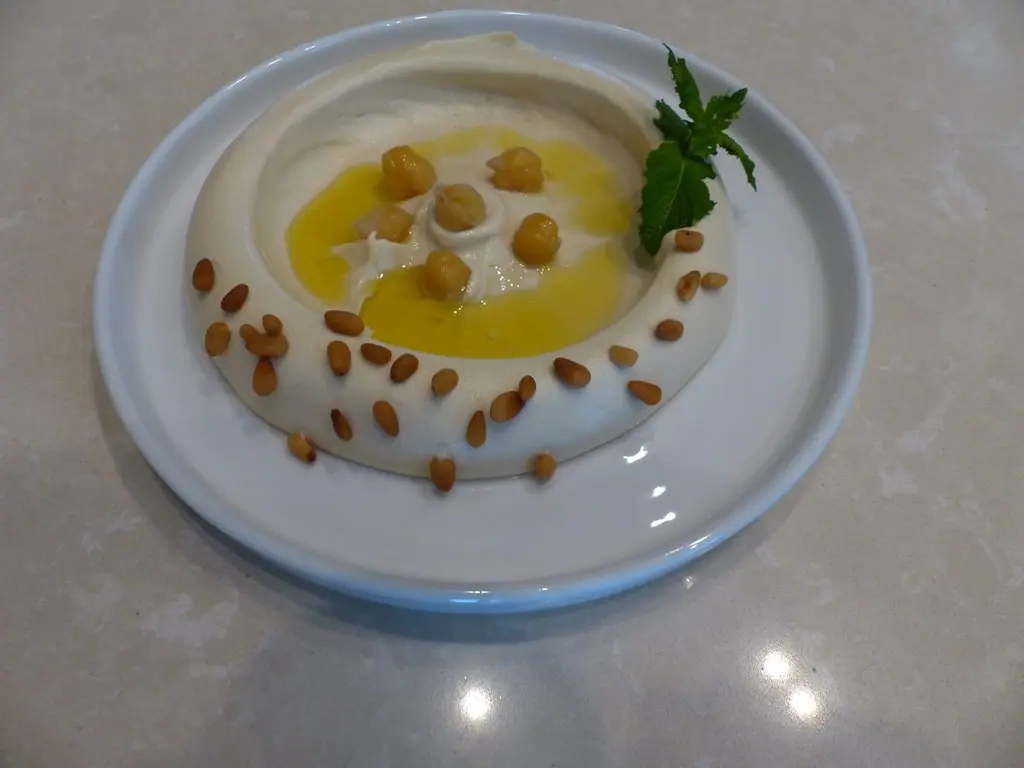 Du Liban consolida a La Moraleja como referente de la alta gastronomía libanesa en el norte de Madrid 3 du liban comida