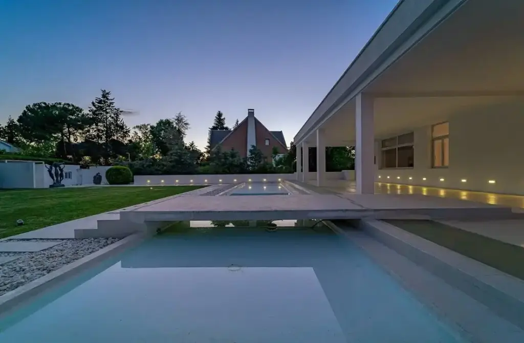 La cifra que vuelve a separar a La Moraleja del resto de barrios de España 2 Mansion La Moraleja edited