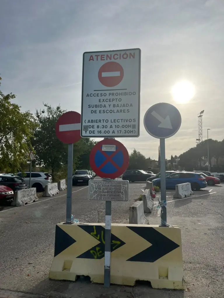 El parking del Brains se queda sin plazas para las familias de La Moraleja: reclaman soluciones al Ayuntamiento 1 parking brains colegio